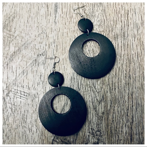 Fabulous Ethnic wood hoop earrings - Picture 3 of 6